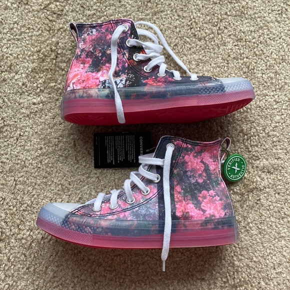 Converse x Shaniqwa Jarvis. NWT. Never worn. cherry blossom colorway. size 6.5. - Picture 4 of 13